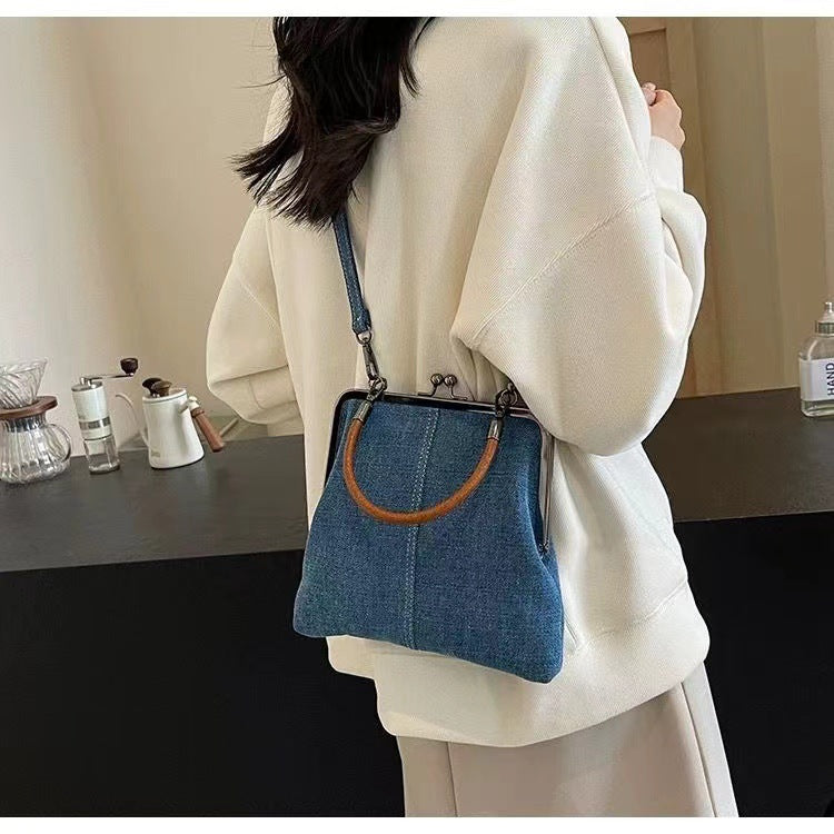 Chic Denim Crossbody Bag – Light, Foldable & Travel-Ready